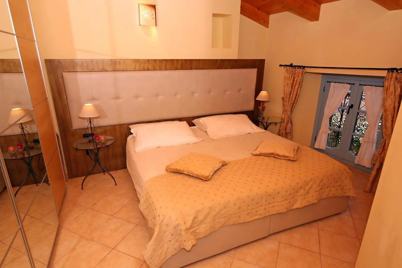 Palazzo Del Vicere Aparthotel Lezzeno